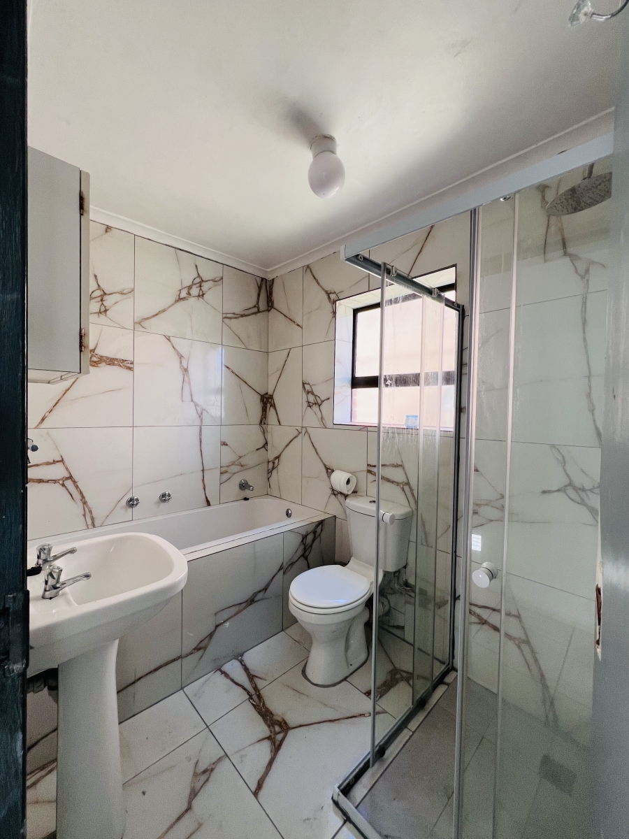 2 Bedroom Property for Sale in Sea Breeze Western Cape